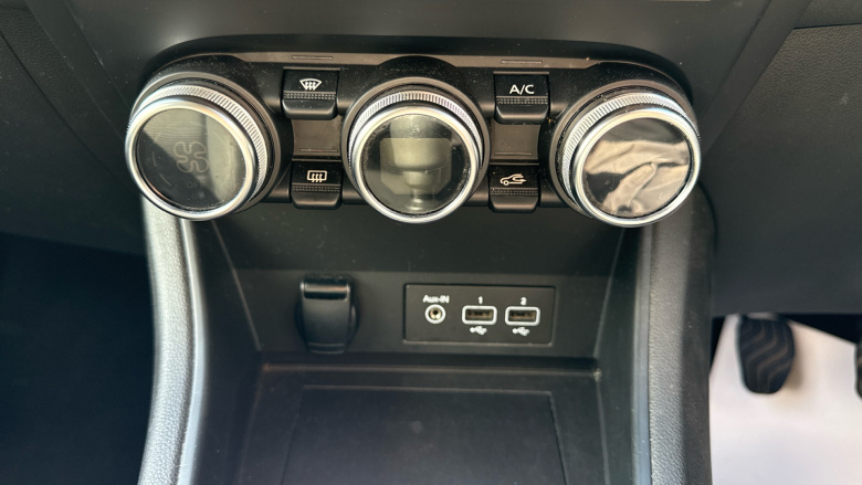 Renault Captur 1.3 TCE 130 Iconic 5dr Petrol Hatchback